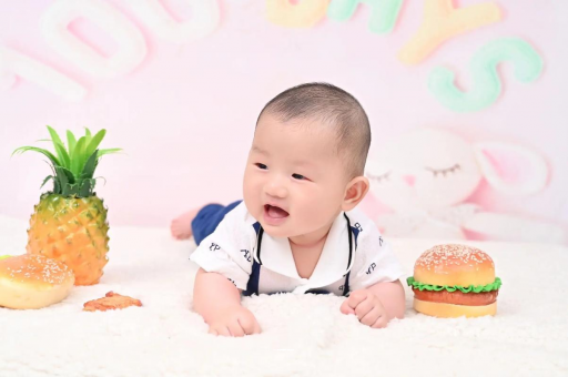 渠县宝宝在妈妈肚子里